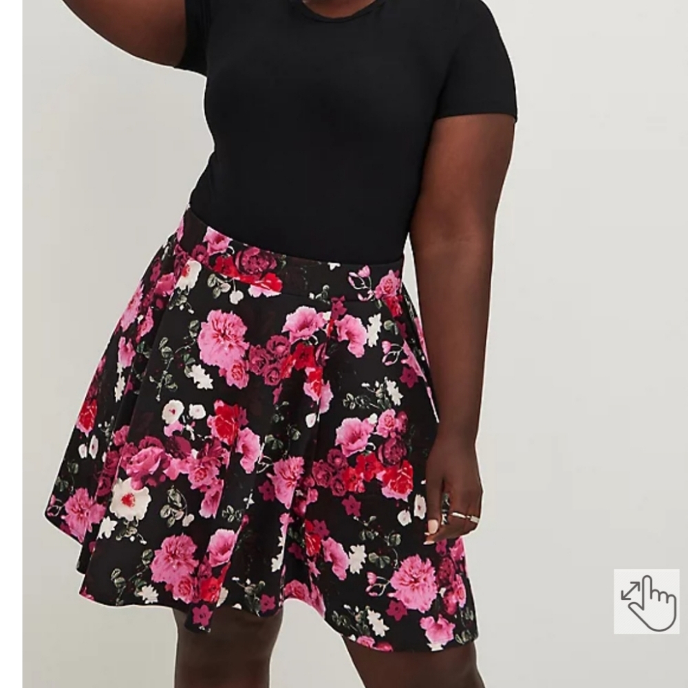 NWT Torrid Floral Scuba Skirt Sz 3.